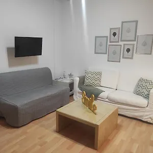 Apartamento Amplio Estudio En Centro Y Playa Victoria 13, Málaga
